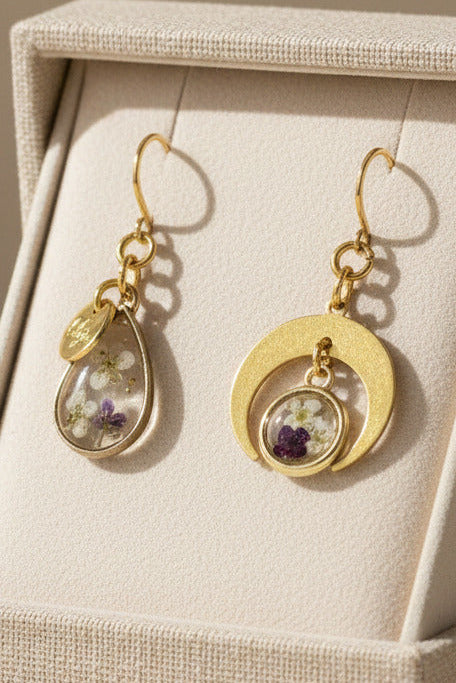 Boucles d'oreilles asymétriques - Alice (Blanches & Violettes)