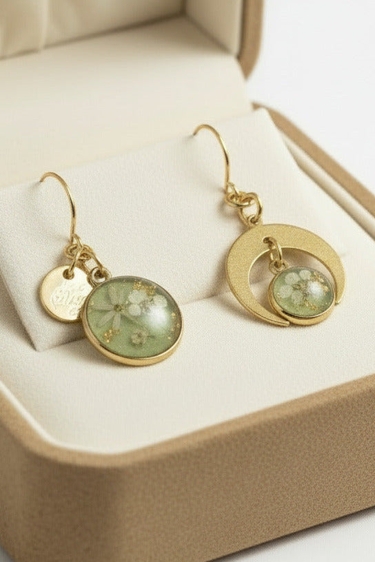 Boucles d'oreilles asymétriques - Alice (Blanches et Vertes)