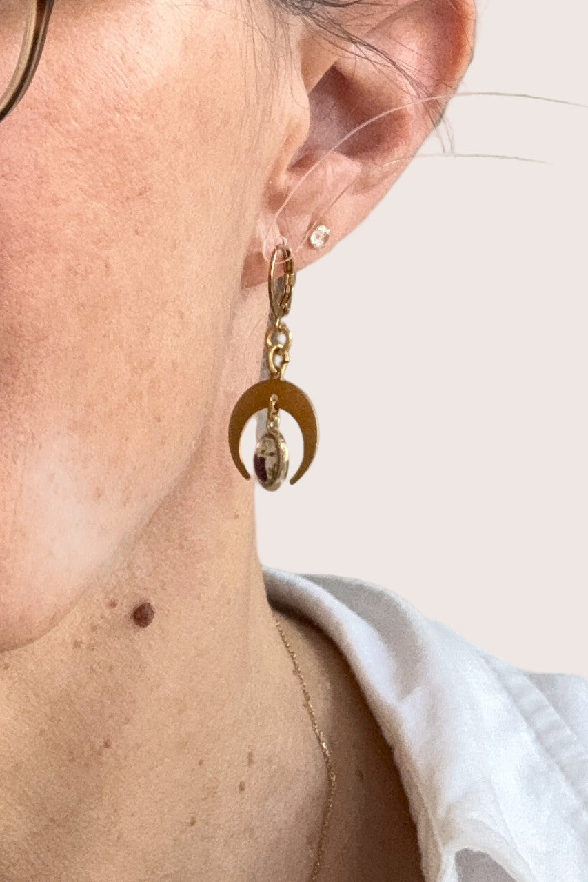 Boucles d'oreilles asymétriques - Alice (Blanches & Violettes)