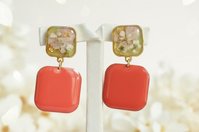 Clous carrés verts et corail