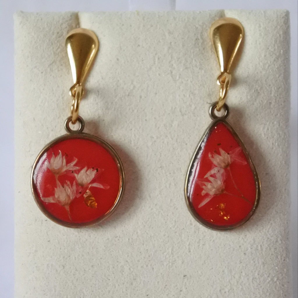 Boucles d'oreilles pendantes asymétriques - Gouttes rouges