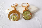 Boucles d'oreilles asymétriques - Alice (Blanches et Vertes)