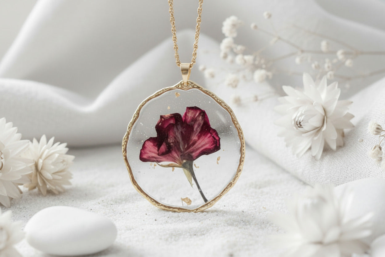 Collier pendentif rond – Fleur bordeaux