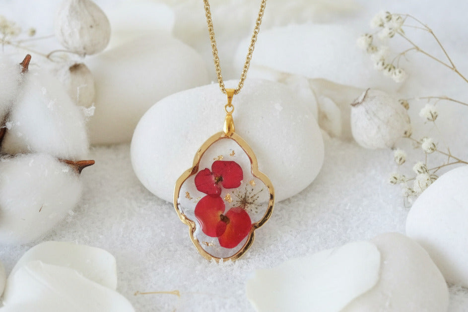 Collier pendentif feuille – Fleurs d'Epine du Christ