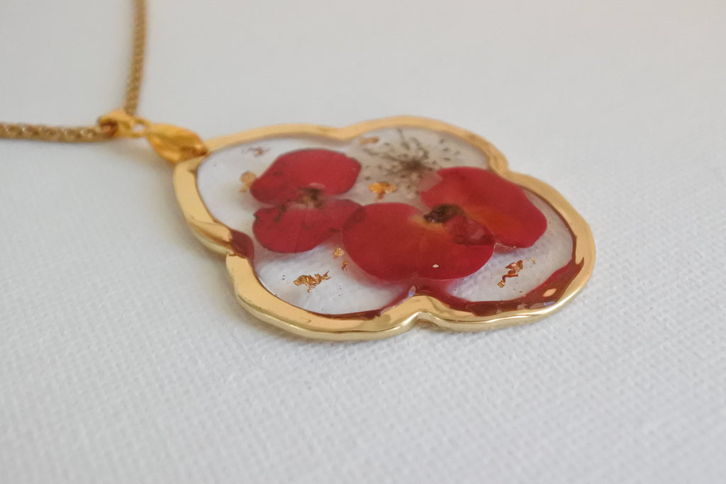 Collier pendentif feuille – Fleurs d'Epine du Christ