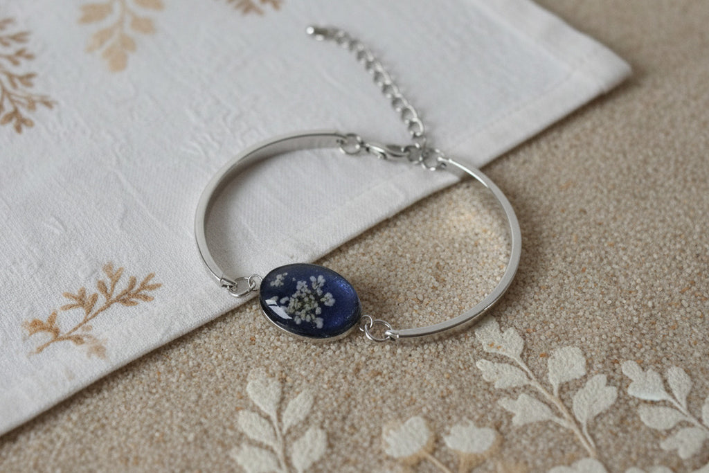 Bracelet réglable semi-rigide saphir - Fleurs de carotte sauvage