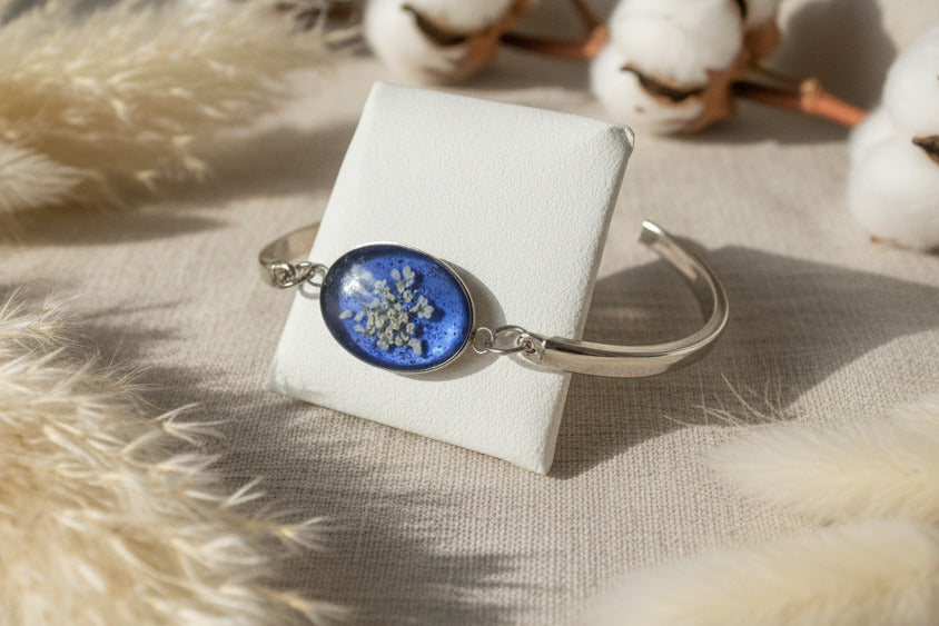 Bracelet réglable semi-rigide saphir - Fleurs de carotte sauvage