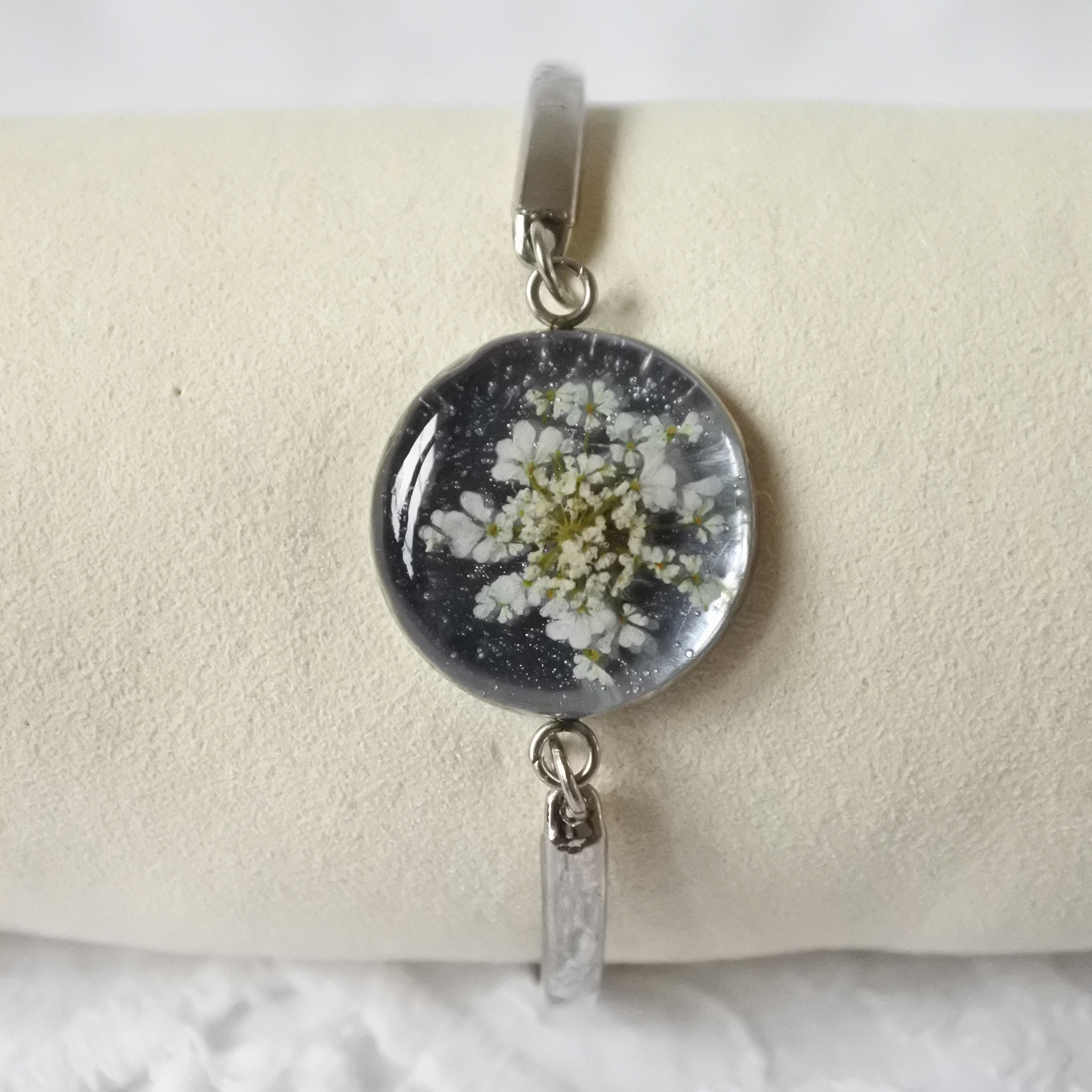 Bracelet réglable semi-rigide aquamarine - Fleurs de carotte sauvage