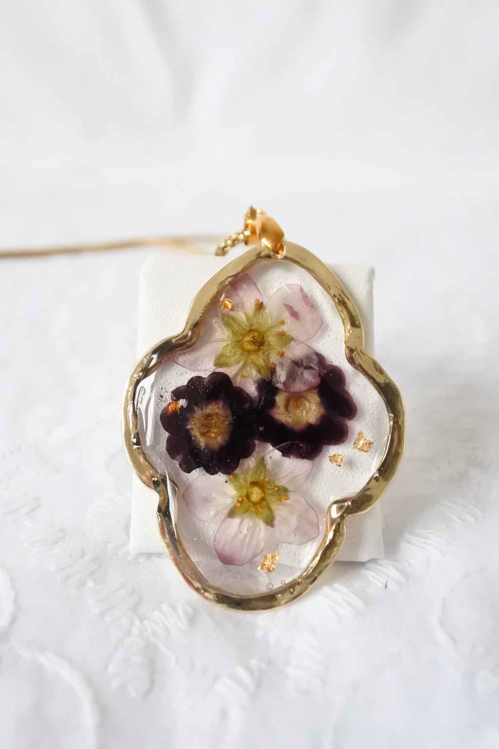 Collier pendentif feuille – Fleurs de primevères