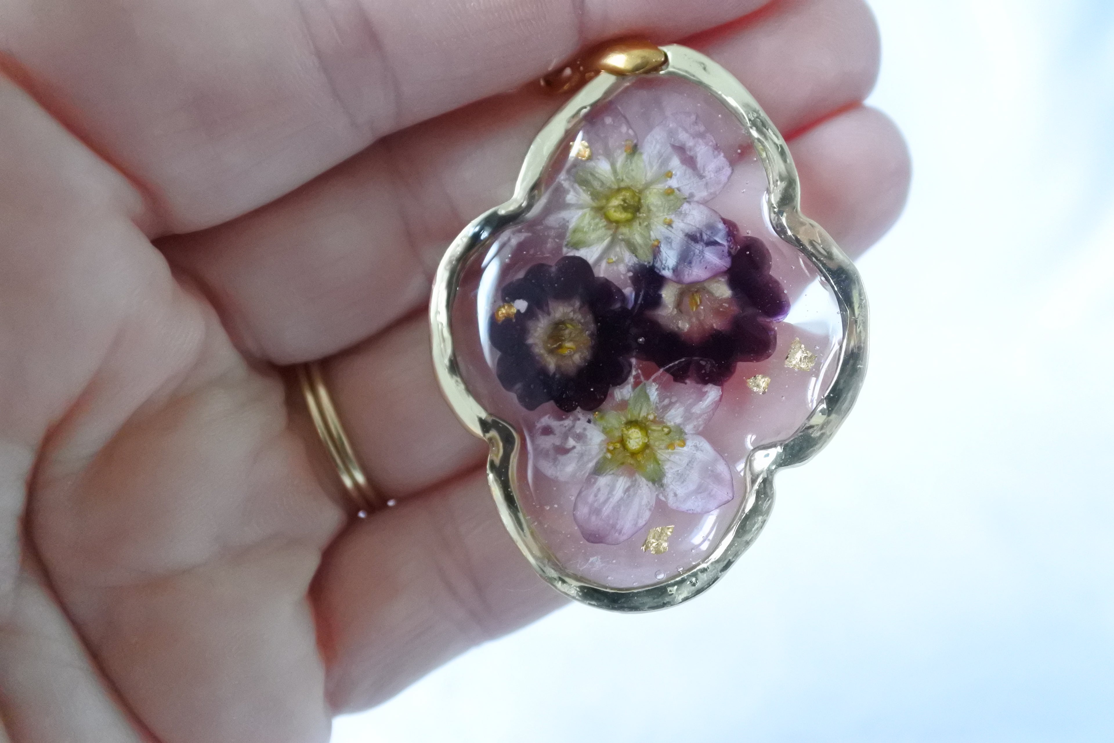 Collier pendentif feuille – Fleurs de primevères
