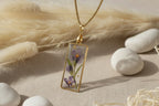 Collier pendentif rectangle – Fleurs de violette de Perse
