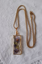 Collier pendentif rectangle – Fleurs de violette de Perse