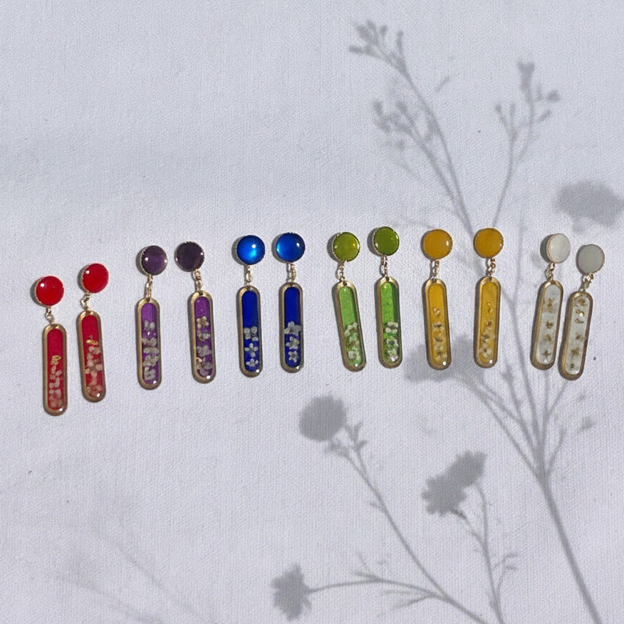 Boucles d'oreilles Prisme Sajecréa, rectangle or fin 24K et fleurs d'Alysse blanche, [Couleur] solaire.