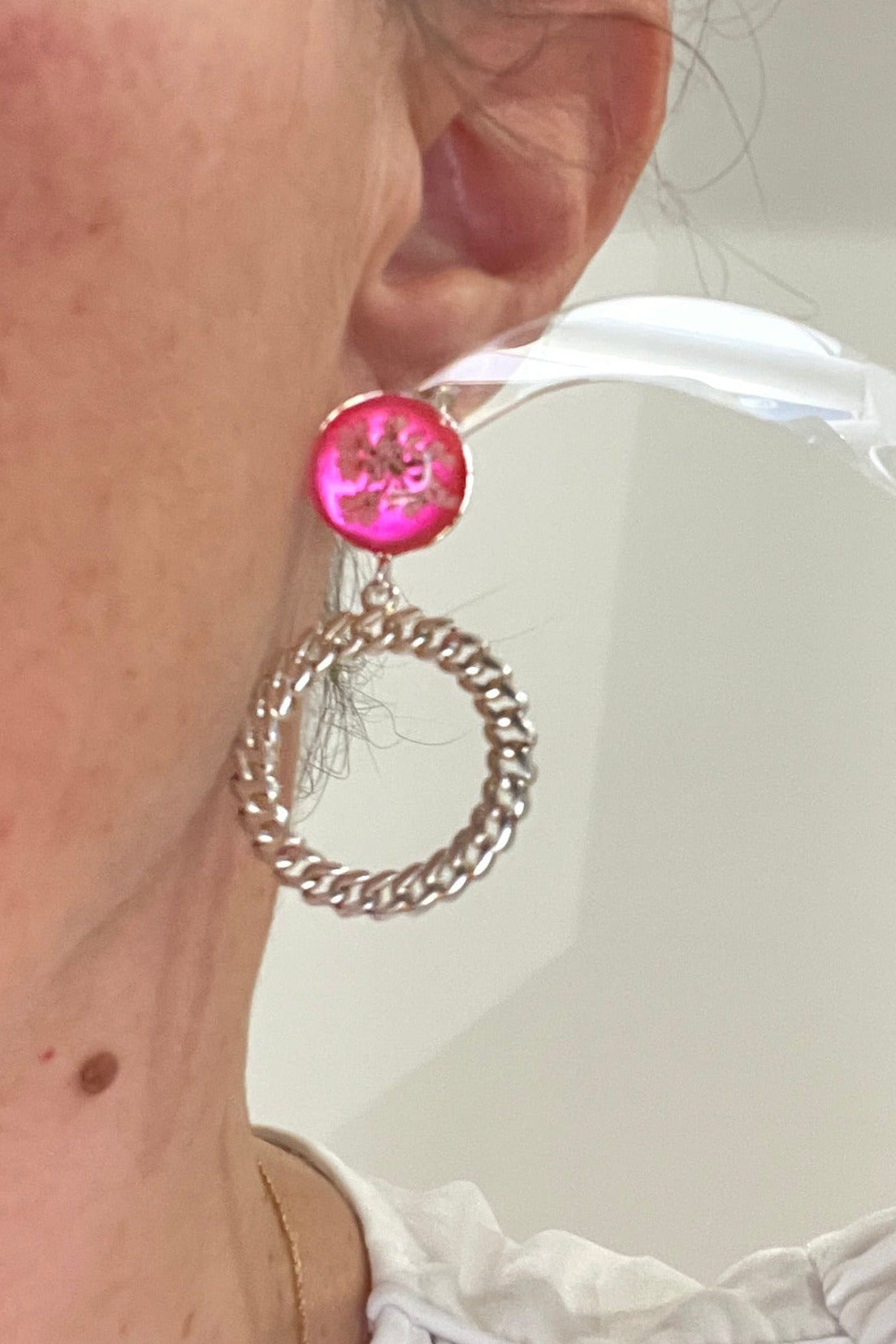 Clous ronds argentés rose fluo