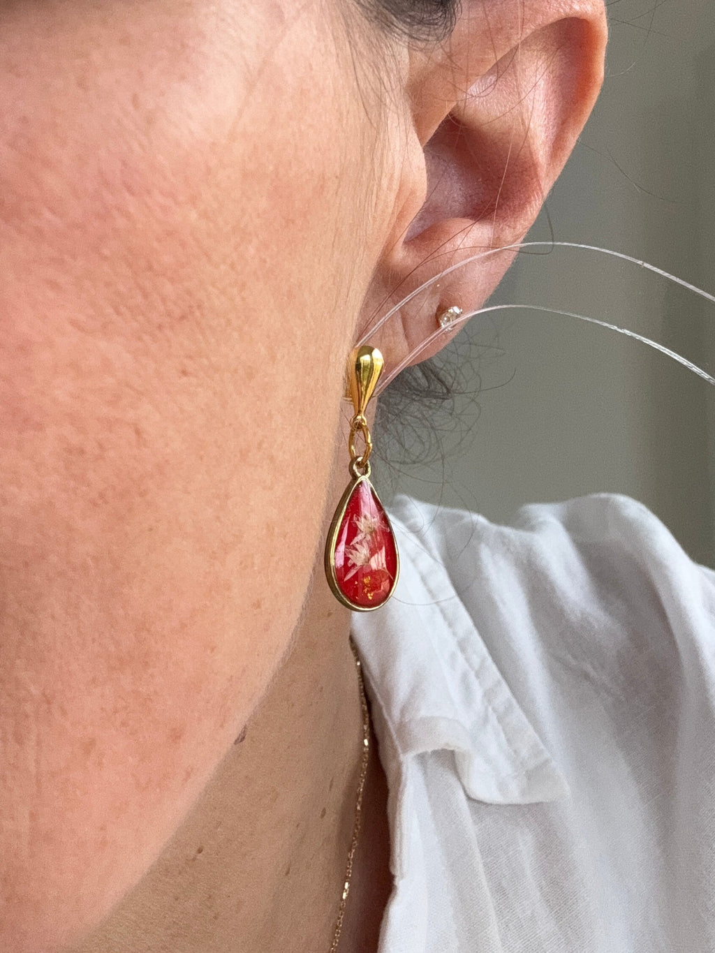 Boucles d'oreilles pendantes asymétriques - Gouttes rouges