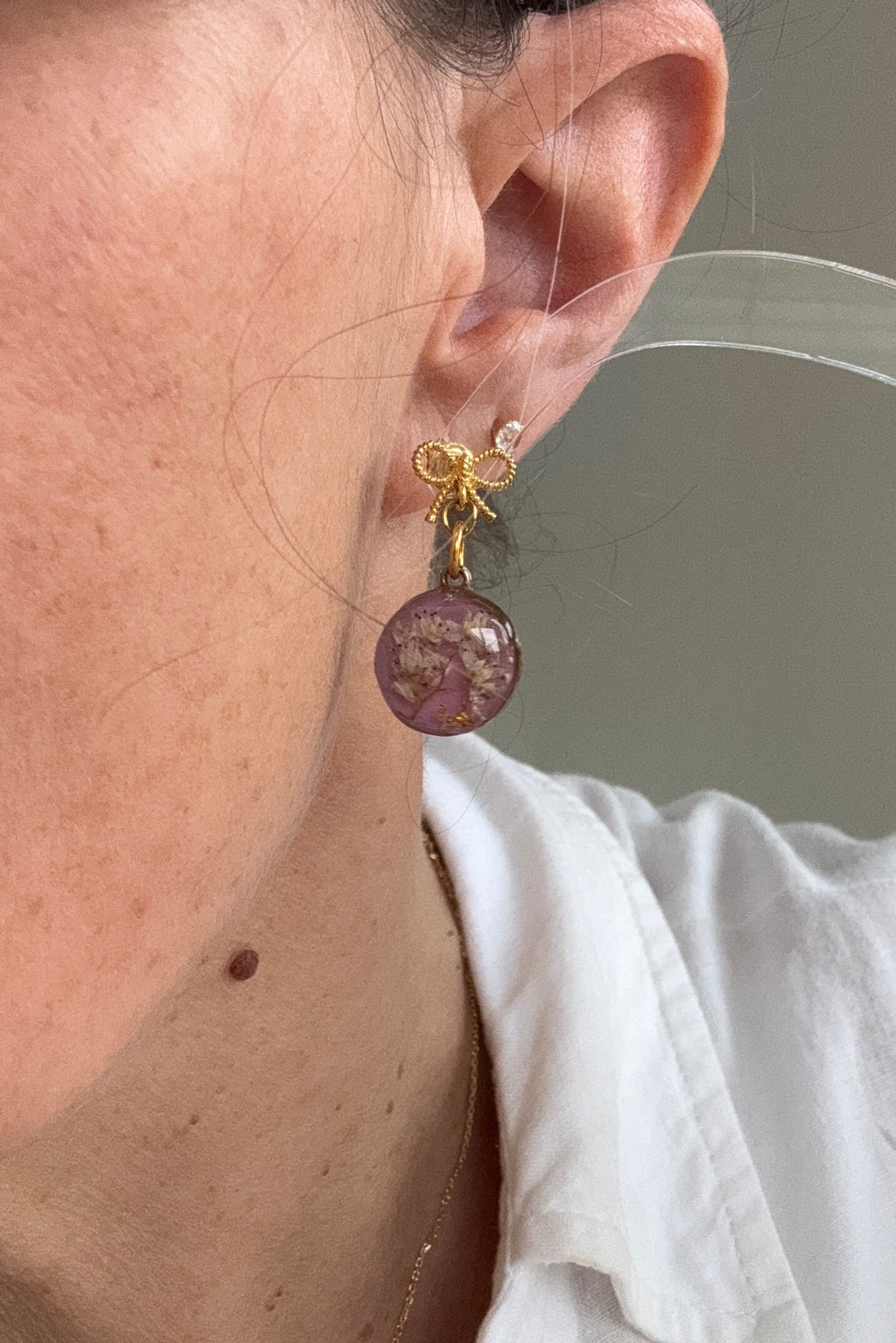 Boucles d'oreilles pendantes asymétriques - Nœuds roses