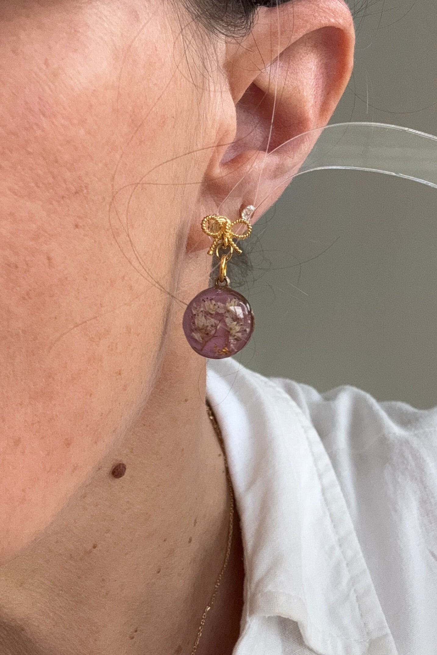 Boucles d'oreilles pendantes asymétriques - Nœuds roses