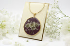 Collier pendentif rond – Carotte sauvage & Prune