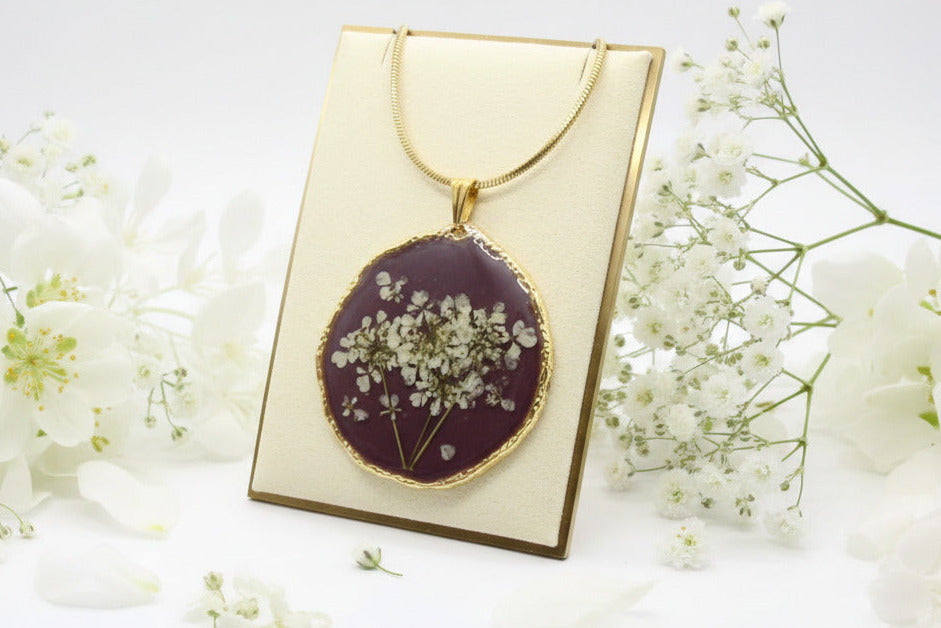 Collier pendentif rond – Carotte sauvage & Prune