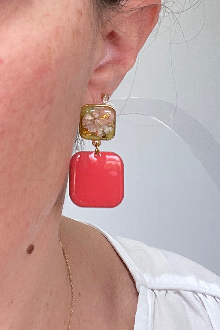 Clous carrés verts et corail