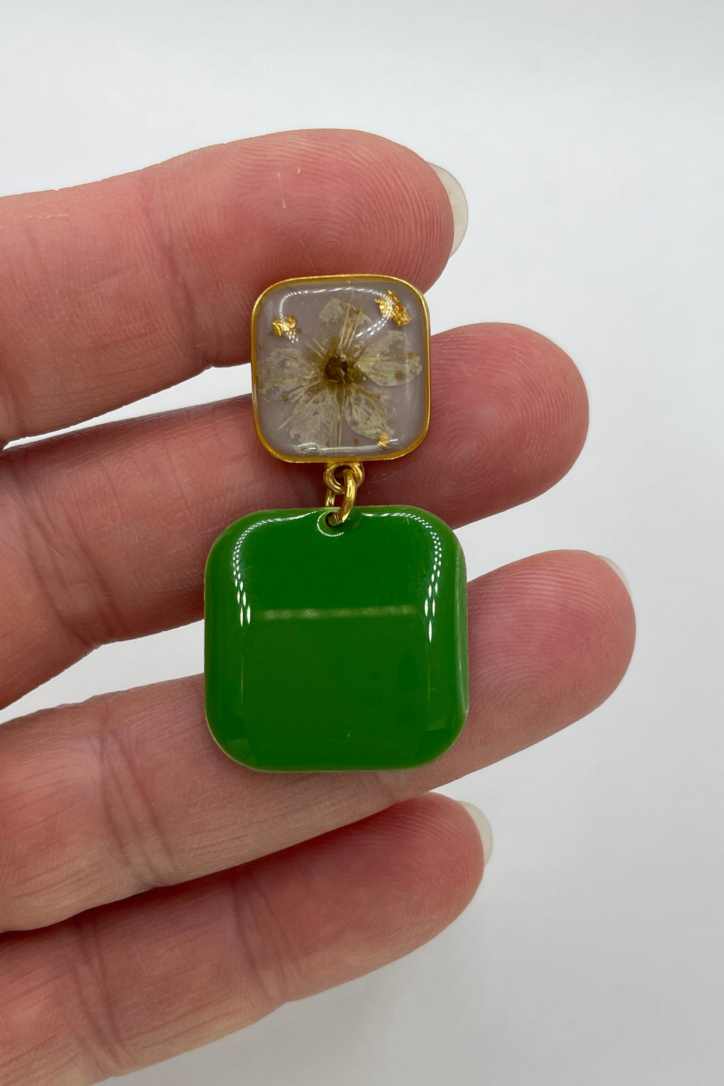 Clous carrés parme et verts