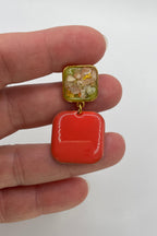 Clous carrés verts et corail