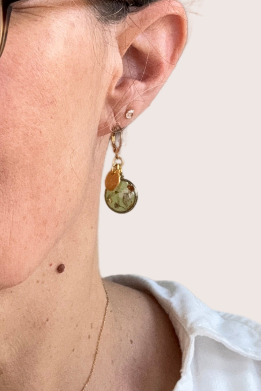 Boucles d'oreilles asymétriques - Alice (Blanches et Vertes)
