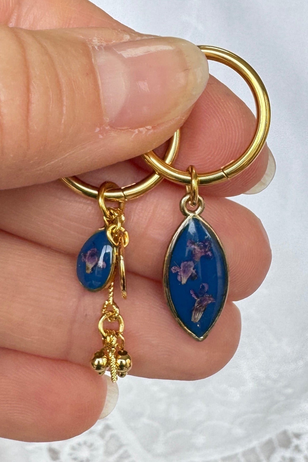 Créoles rondes asymétriques - Duo bleu
