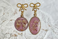 Boucles d'oreilles pendantes asymétriques - Nœuds roses