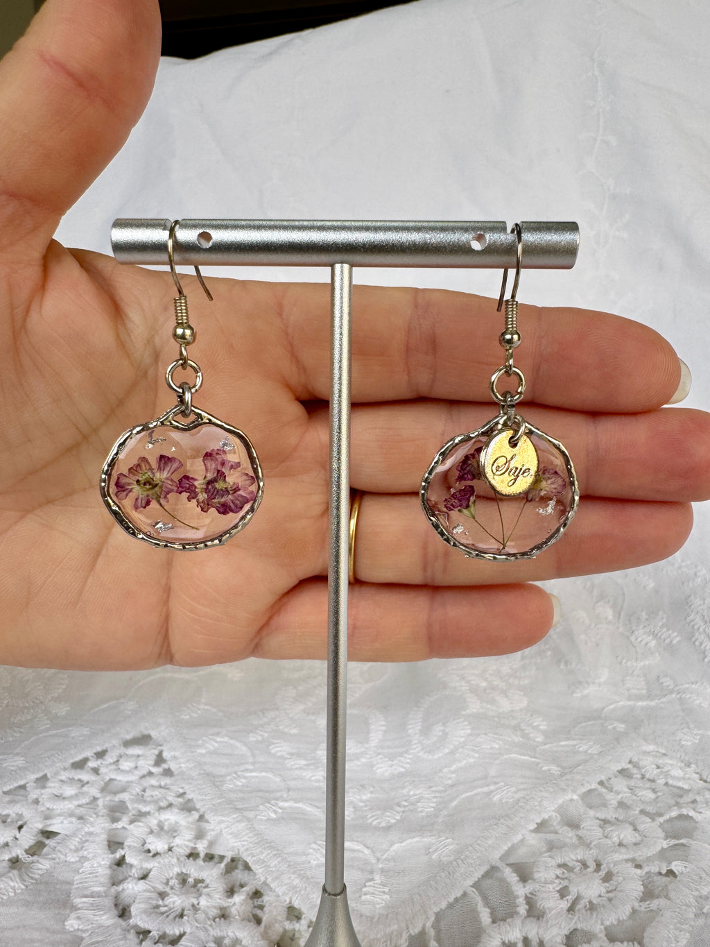 Petites résines argentées roses