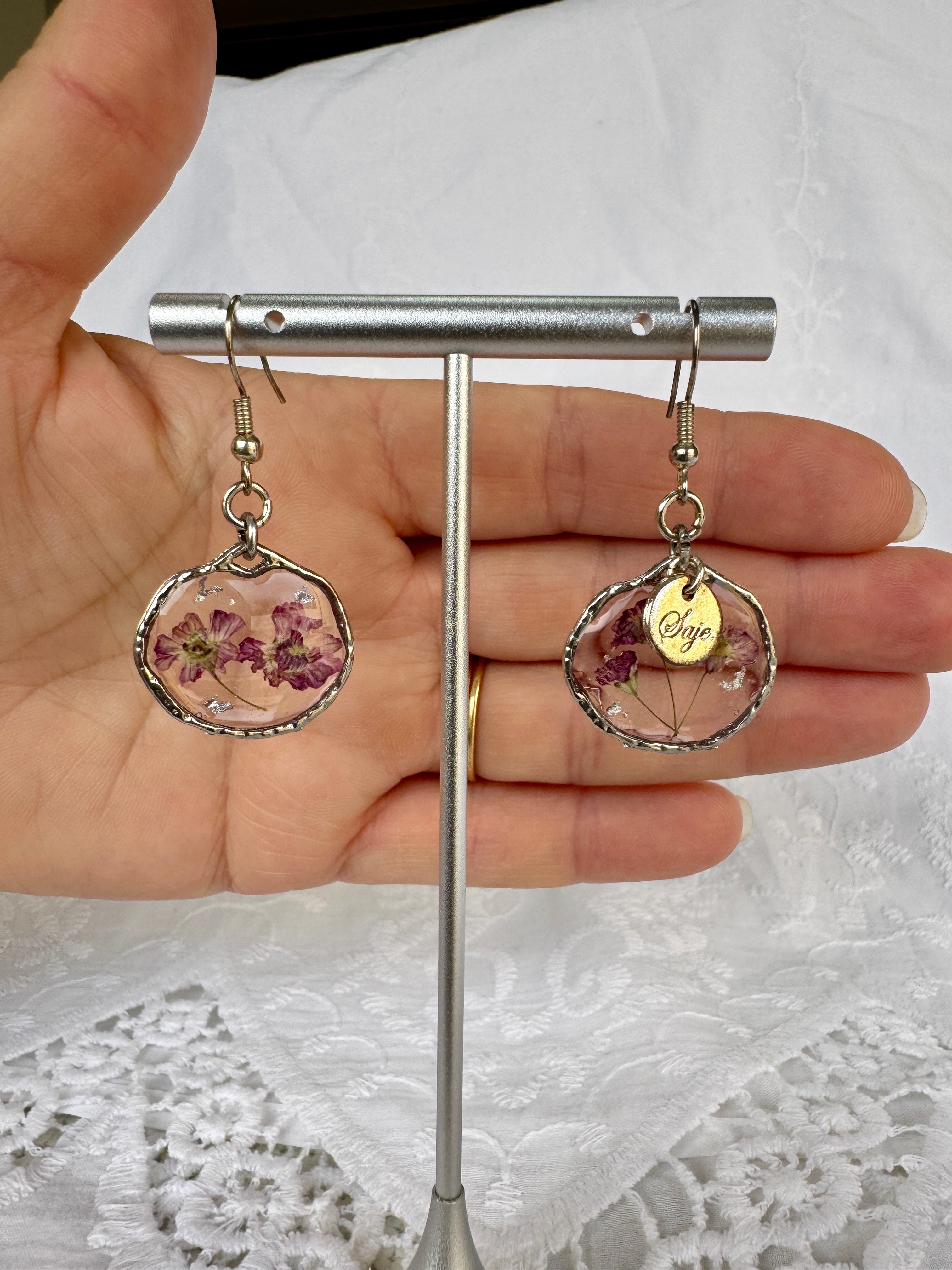 Petites résines argentées roses