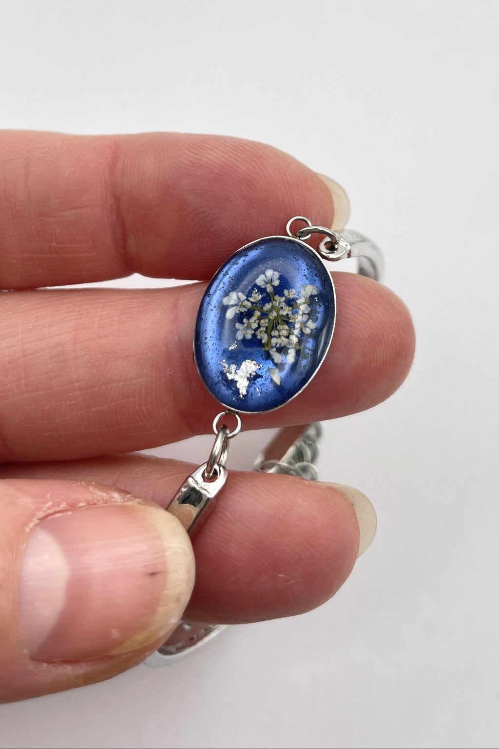 Bracelet réglable semi-rigide saphir - Fleurs de carotte sauvage