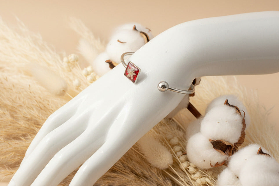 Bracelet jonc rubis - Fleur blanche