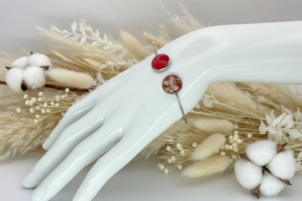 Bracelet jonc - Fleur blanche & Résine rouge