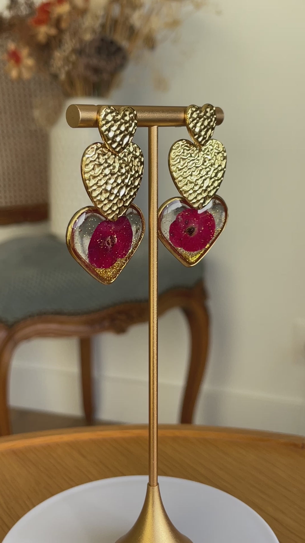 Clous coeurs dorés et rouges