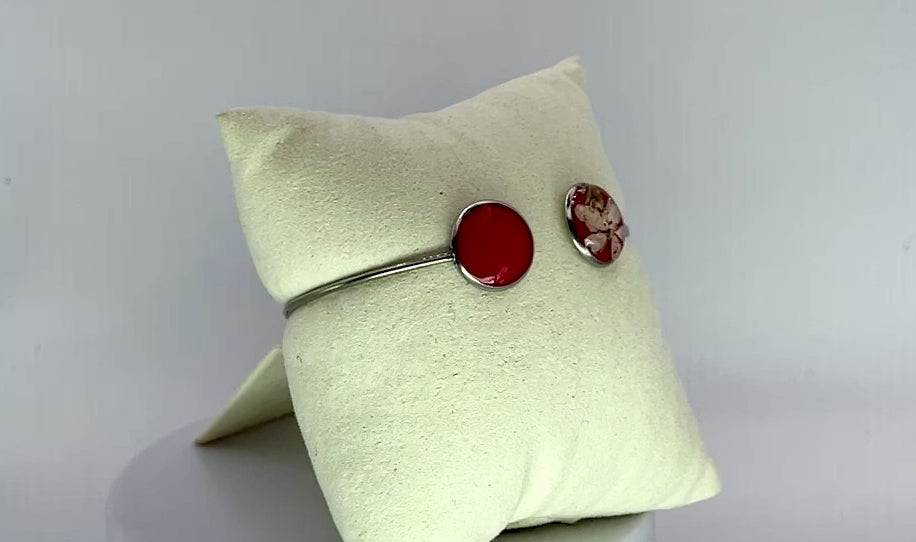 Bracelet jonc - Fleur blanche & Résine rouge