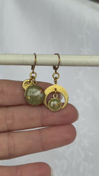 Boucles d'oreilles asymétriques - Alice (Blanches et Vertes)